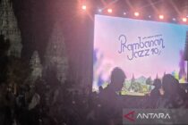 Tulus bawa puluhan ribu penonton Prambanan Jazz Festival bergoyang