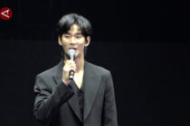 Bintang “Queen of Tears” Kim Soo Hyun sapa penggemar di Sentul