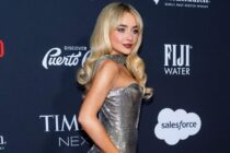 Lirik lagu “A Nonsense Christmas” oleh Sabrina Carpenter